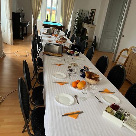 Chateau Camus Bed and Breakfast Montmarault Esterno foto