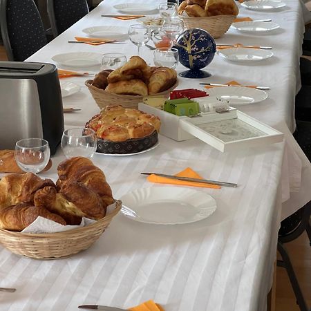 Chateau Camus Bed and Breakfast Montmarault Esterno foto