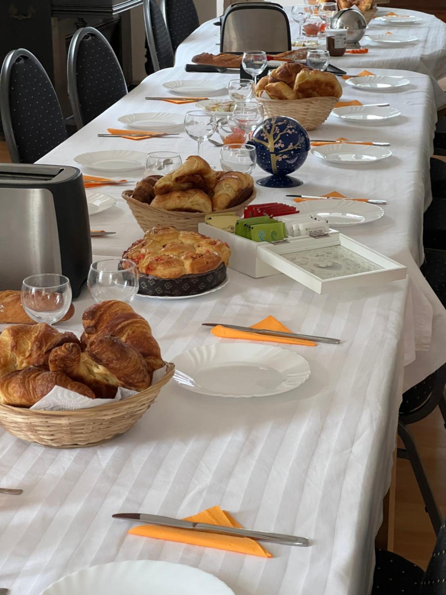 Chateau Camus Bed and Breakfast Montmarault Esterno foto